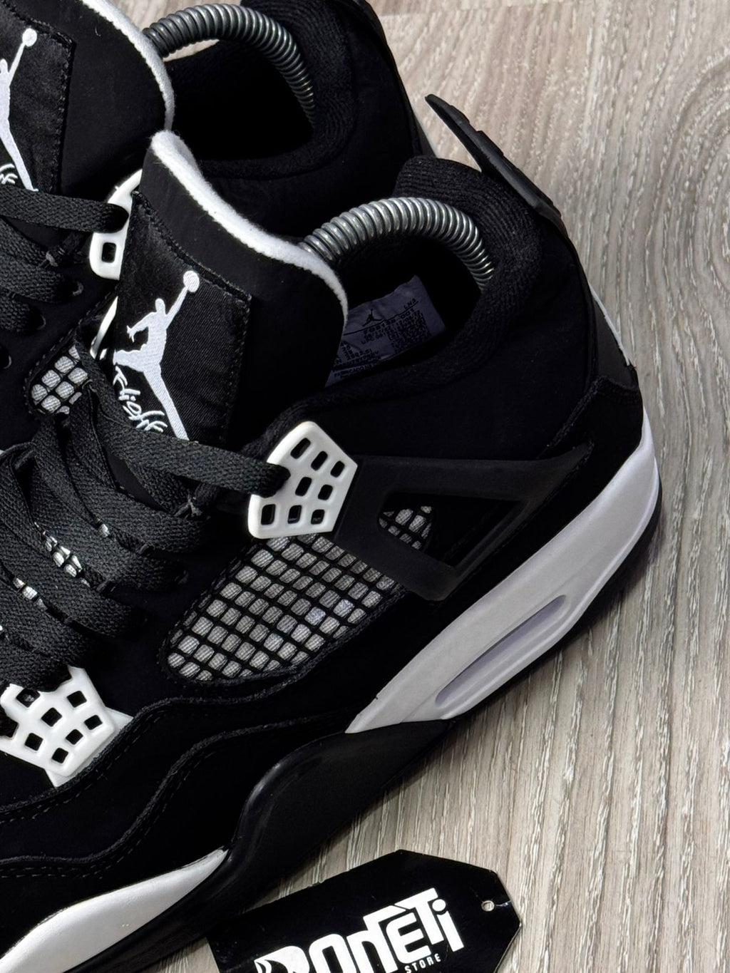 TÊNIS NK JORDAN 4 - WHITE THUNDER