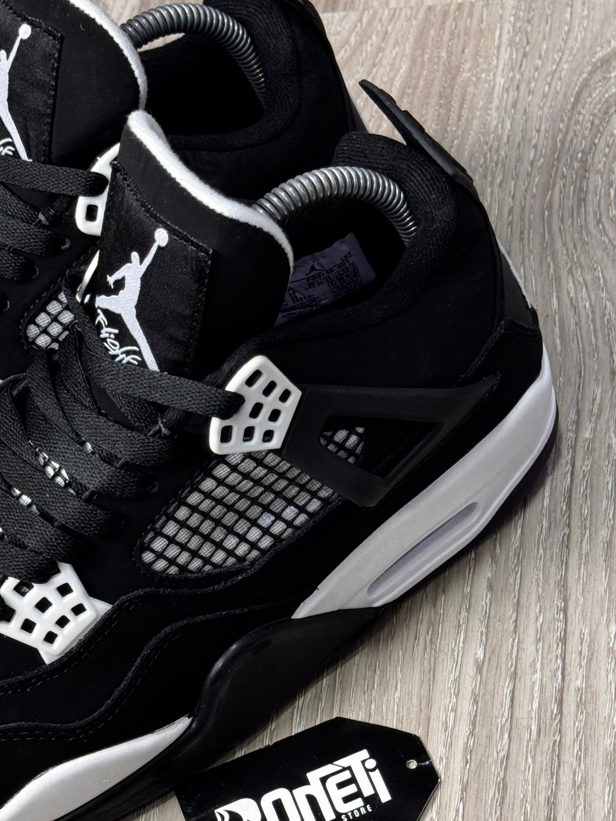 TÊNIS NK JORDAN 4 - WHITE THUNDER