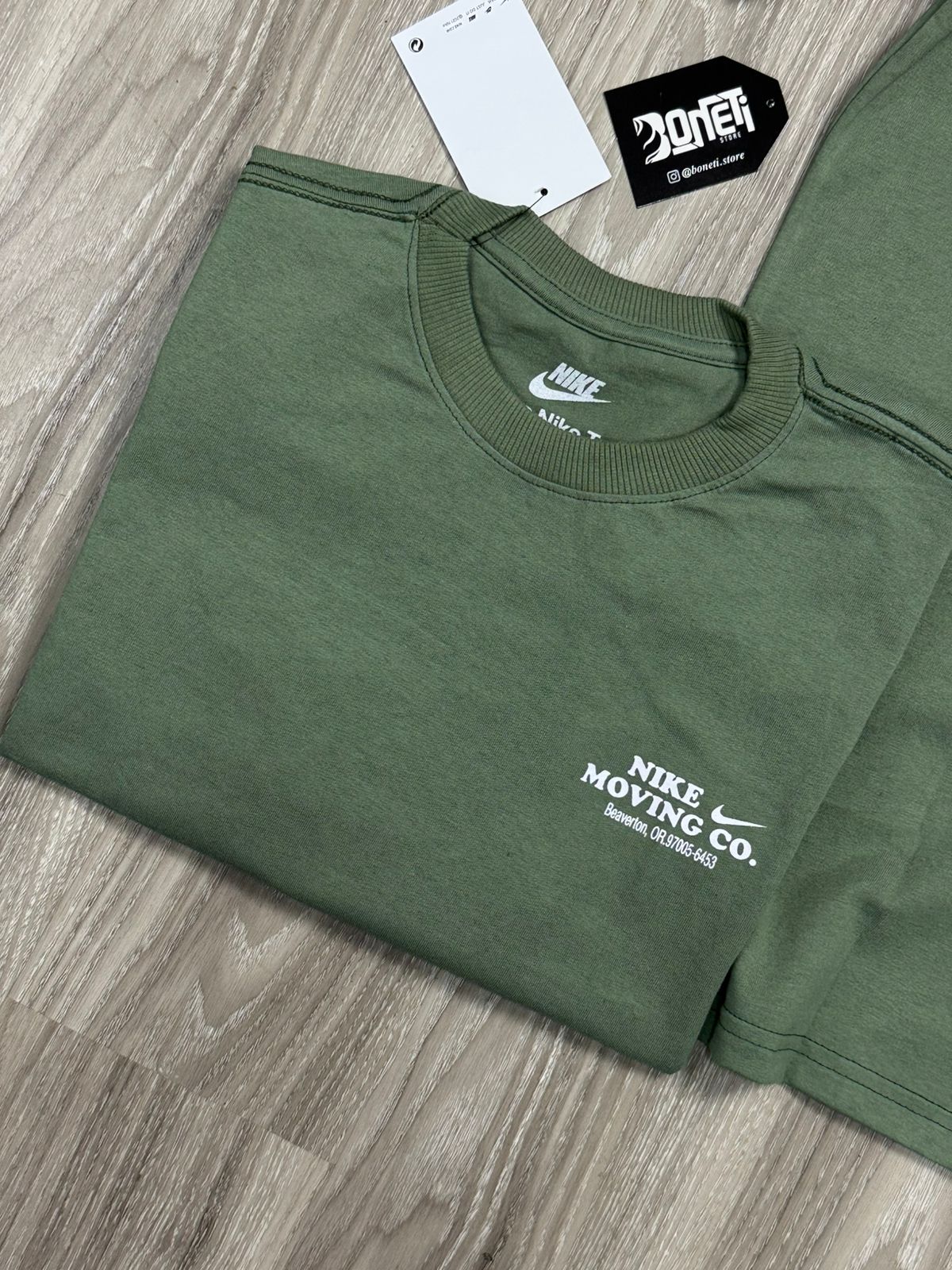 CAMISETA NK MOVING CO - VERDE MUSGO