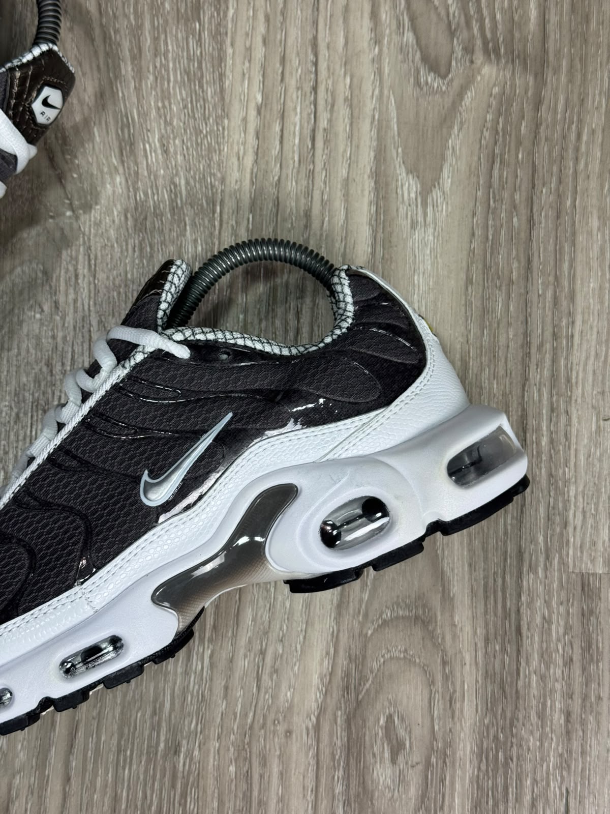 TÊNIS NK AIR MAX PLUS TN - SNAKE SKIN GREY