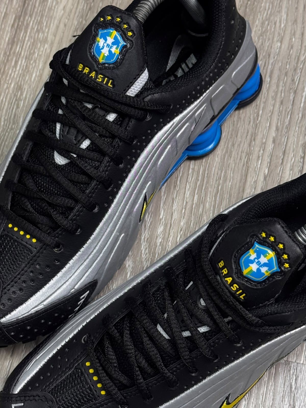 TÊNIS NK SHOX R4 BR