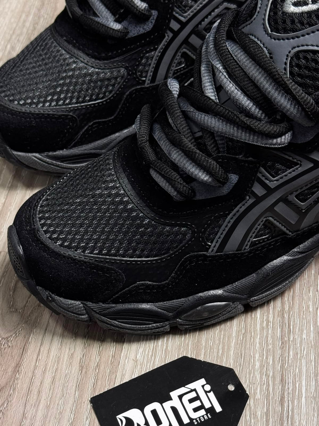 TÊNIS ASICS GEL NYC - PRETO E GRAFITE