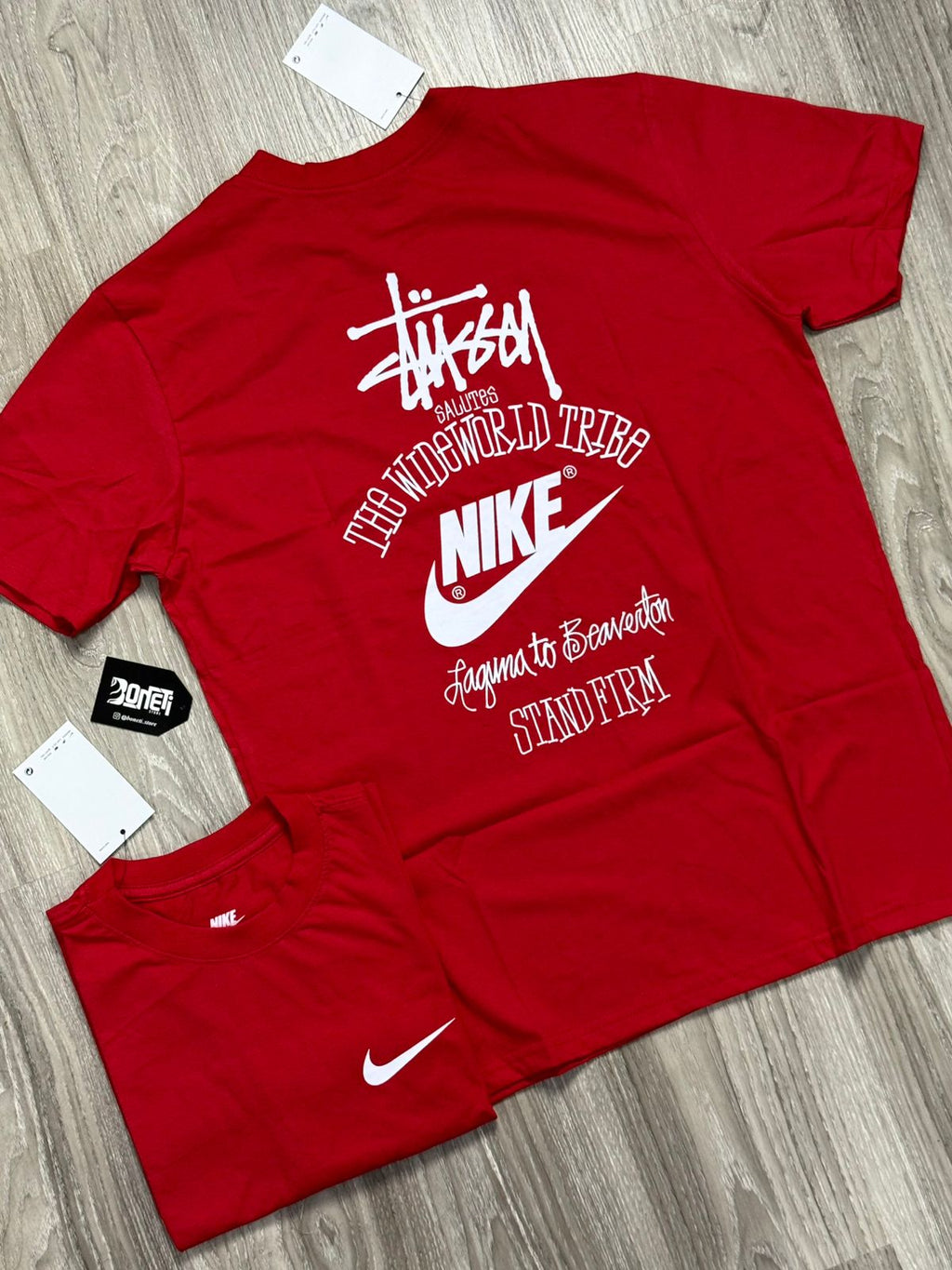 CAMISETA NK X STUSSY - VERMELHA
