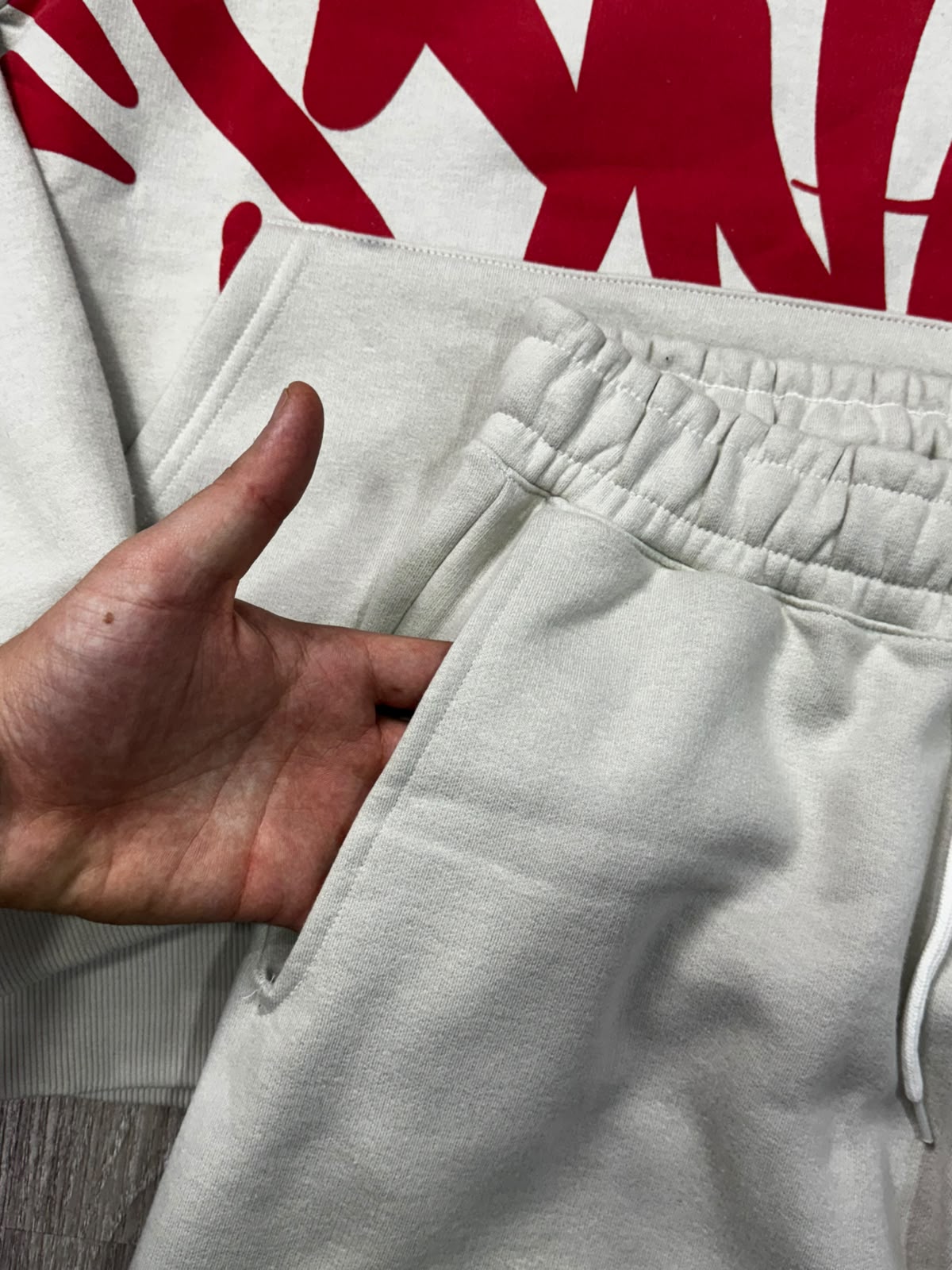 CONJUNTO SYNA WORLD MOLETOM - GREY RED