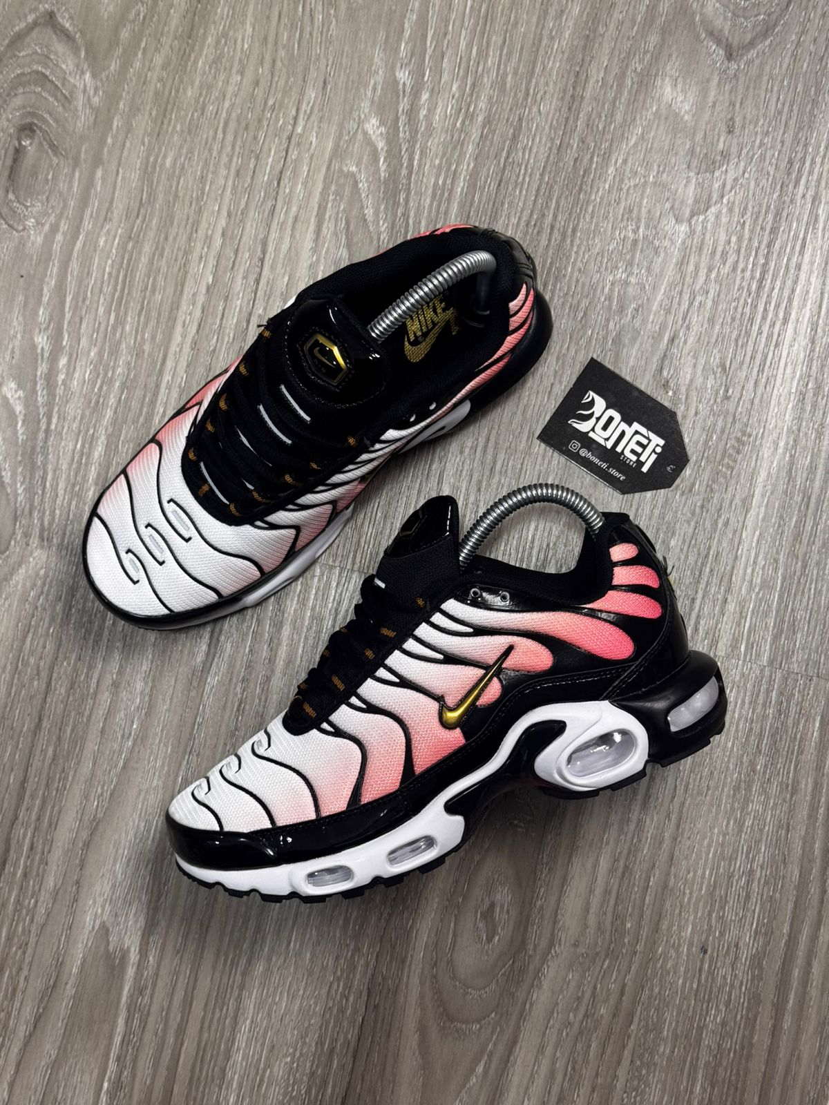 TÊNIS NK AIR MAX PLUS TN - SISTERHOOD