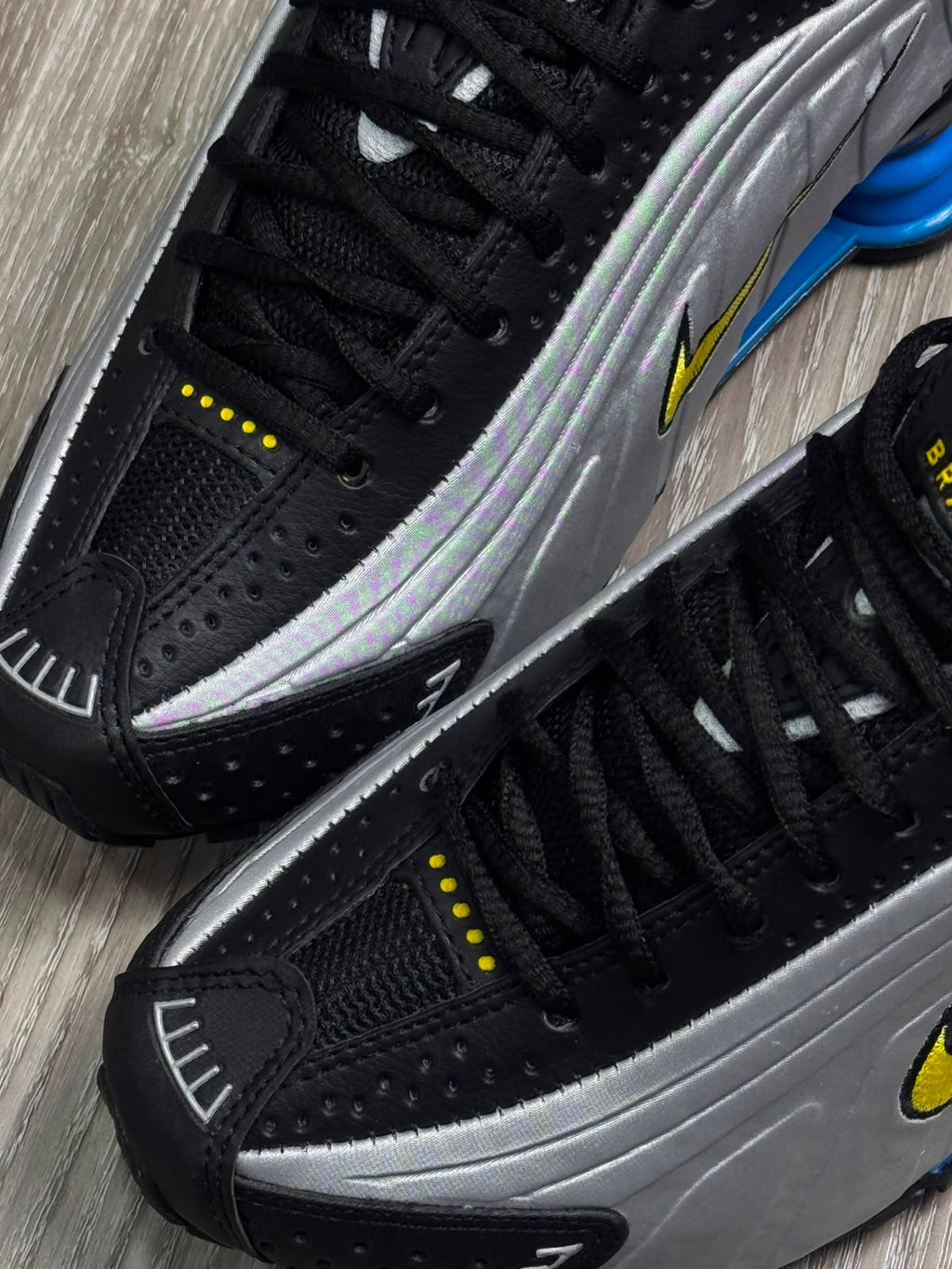 TÊNIS NK SHOX R4 BR
