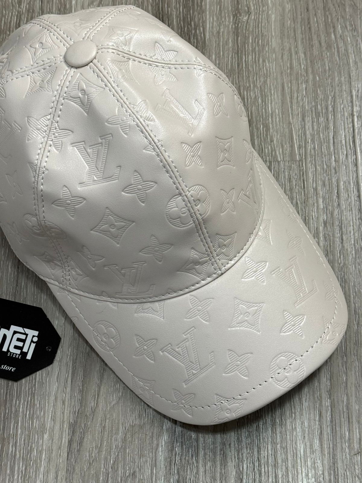 BONÉ LV MONOGRAM - BEGE