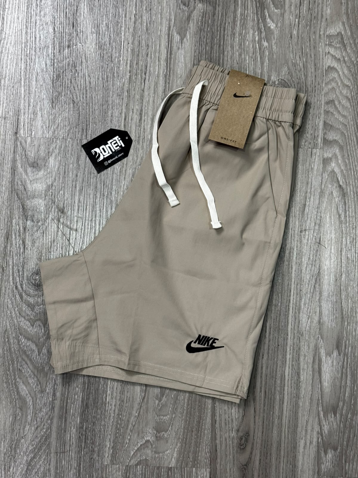 SHORTS TACTEL NK CLUB BORDADO - CAQUI