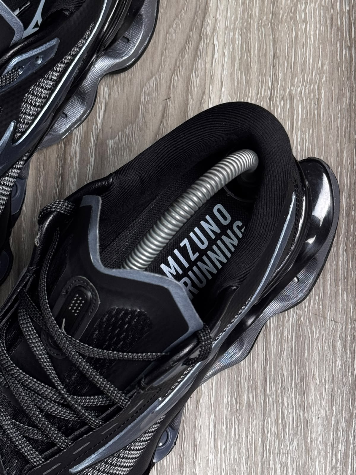 TÊNIS MZN WAVE PROPHECY 15 - PRETO E CINZA