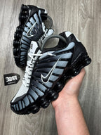 TÊNIS NK SHOX TL 12 MOLAS - BLACK PURE PLATINUM WHITE