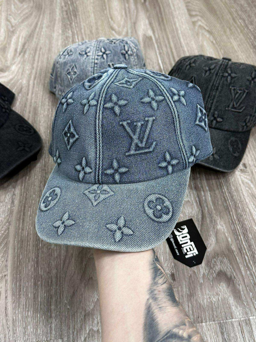 BONÉ LV JEANS