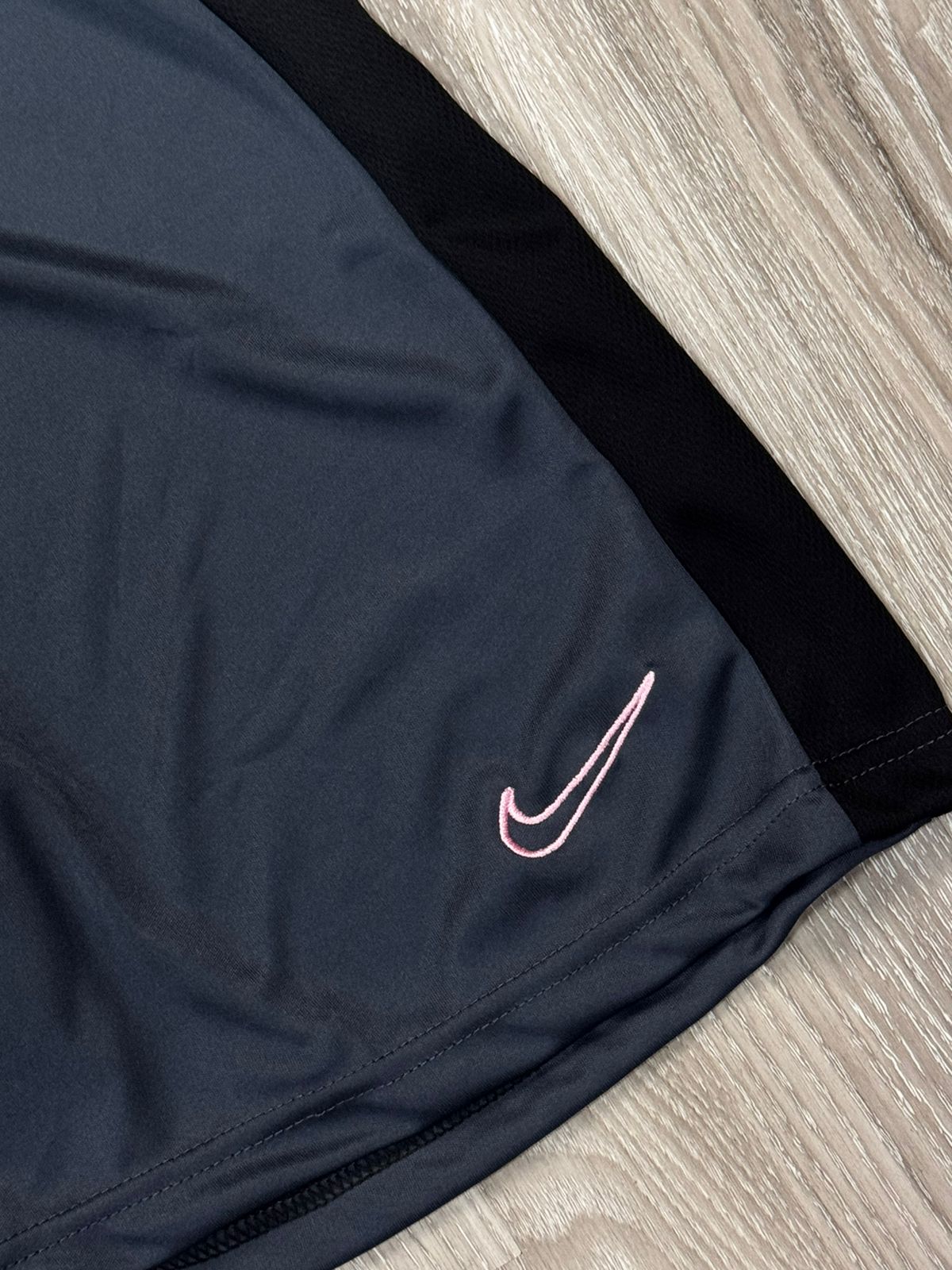 CONJUNTO NK ACADEMY 23 - CINZA LOGO ROSA