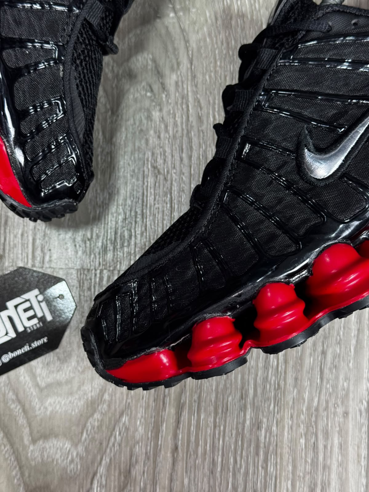 TÊNIS NK SHOX TL 12 MOLAS X SKEPTA - BLACK RED